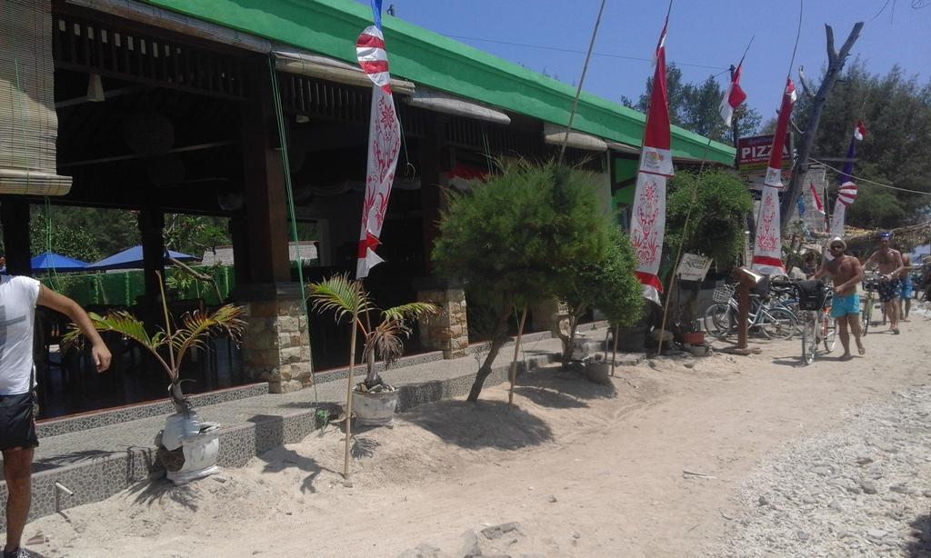 Coral Beach Pizza Cottages Gili Trawangan Eksteriør bilde
