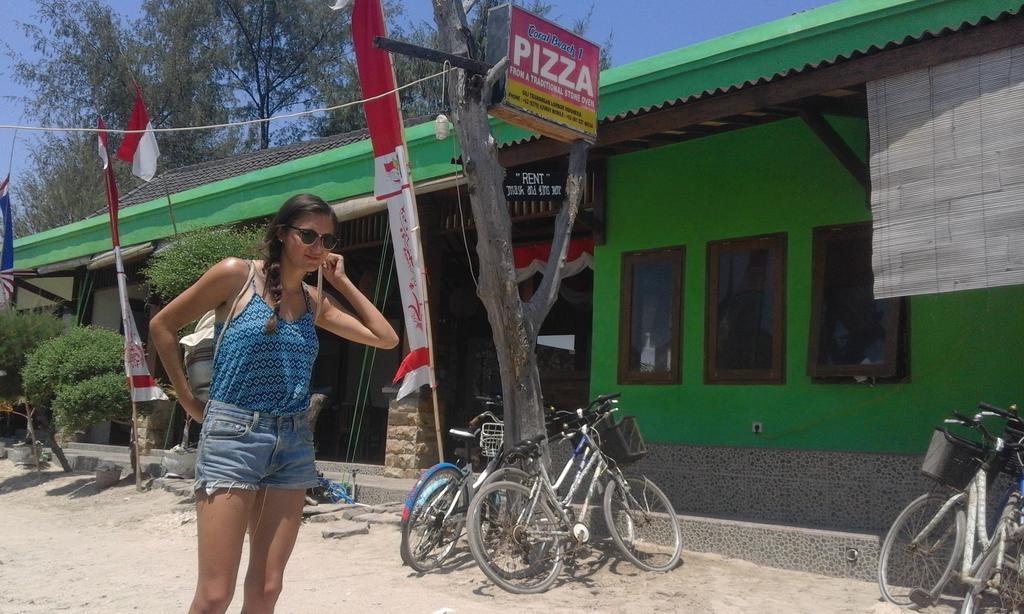 Coral Beach Pizza Cottages Gili Trawangan Eksteriør bilde