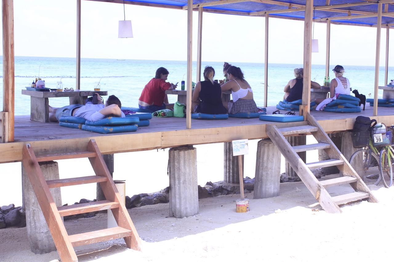 Coral Beach Pizza Cottages Gili Trawangan Eksteriør bilde